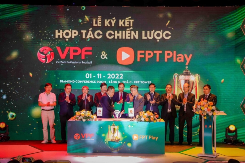 Lễ ký kết hợp tác chiến lược giữa VPF và FPT Play. Ảnh: Internet Lễ ký kết hợp tác chiến lược giữa VPF và FPT Play. Ảnh: Internet