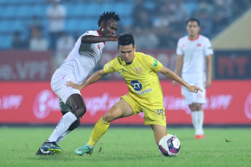 Để thua Hải Phòng, HLV Vũ Hồng Việt nói gì về trận 'chung kết ngược' với Sài Gòn FC? - Ảnh 1 Để thua Hải Phòng, HLV Vũ Hồng Việt nói gì về trận 'chung kết ngược' với Sài Gòn FC? - Ảnh 1