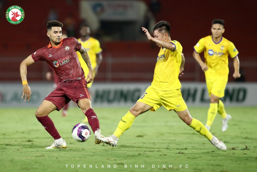 Kết quả Bình Định vs SLNA: Chủ nhà thắng nhọc nhằn - Ảnh 4 Kết quả Bình Định vs SLNA: Chủ nhà thắng nhọc nhằn - Ảnh 4