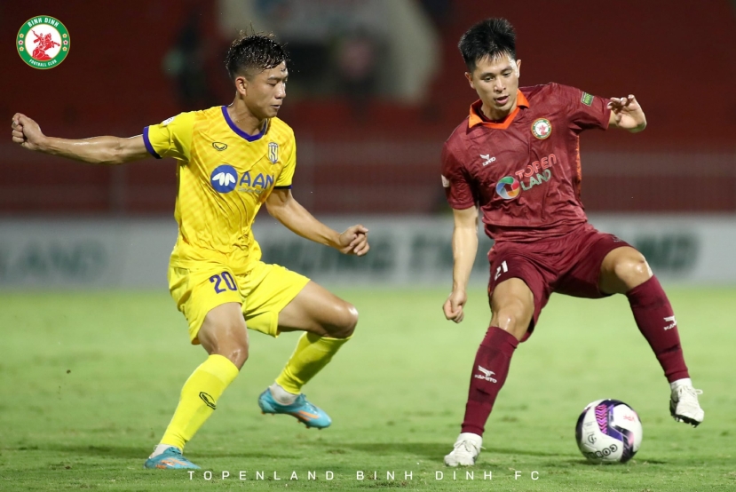Kết quả Bình Định vs SLNA: Chủ nhà thắng nhọc nhằn - Ảnh 3 Kết quả Bình Định vs SLNA: Chủ nhà thắng nhọc nhằn - Ảnh 3