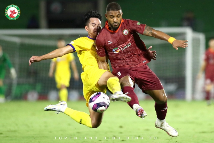 Kết quả Bình Định vs SLNA: Chủ nhà thắng nhọc nhằn - Ảnh 2 Kết quả Bình Định vs SLNA: Chủ nhà thắng nhọc nhằn - Ảnh 2