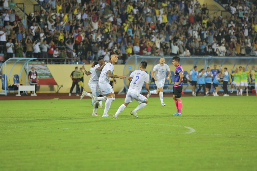Rodrigo góp công lớn giúp Nam Định đánh bại Sài Gòn FC. Ảnh: Internet Rodrigo góp công lớn giúp Nam Định đánh bại Sài Gòn FC. Ảnh: Internet