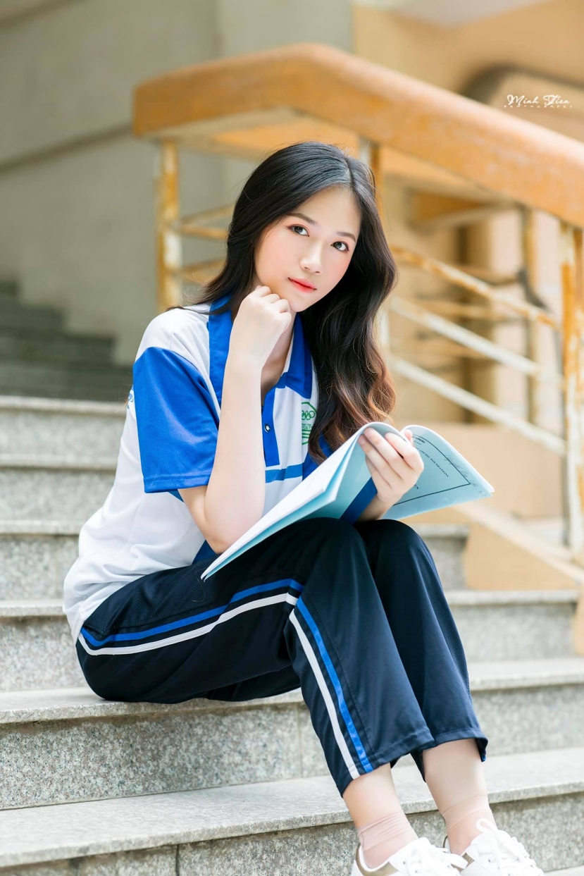 Nguyễn Lan Nhi sinh năm 2000, từng theo học khoa Quốc tế - Đại học Quốc gia Hà Nội. Nguyễn Lan Nhi sinh năm 2000, từng theo học khoa Quốc tế - Đại học Quốc gia Hà Nội.