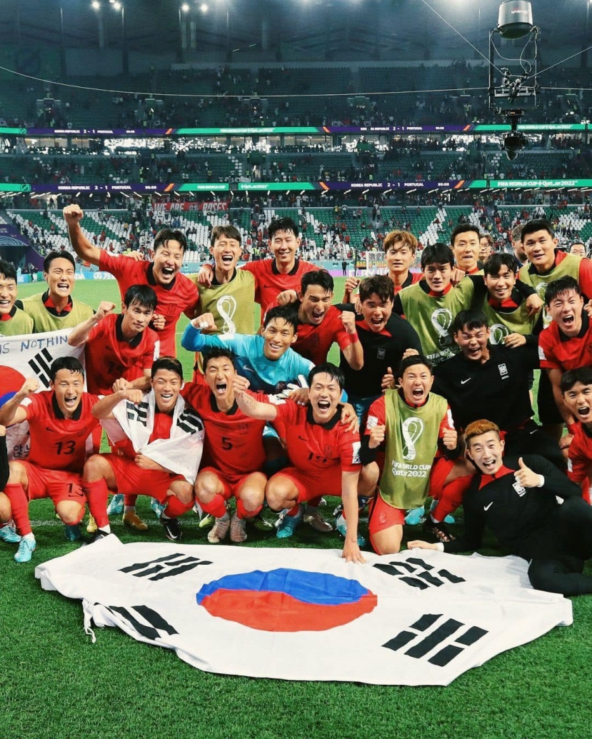 Phản ứng của dàn ca sĩ, diễn viên khi Hàn Quốc vượt qua vòng bảng World Cup 2022 - Ảnh 1 Phản ứng của dàn ca sĩ, diễn viên khi Hàn Quốc vượt qua vòng bảng World Cup 2022 - Ảnh 1