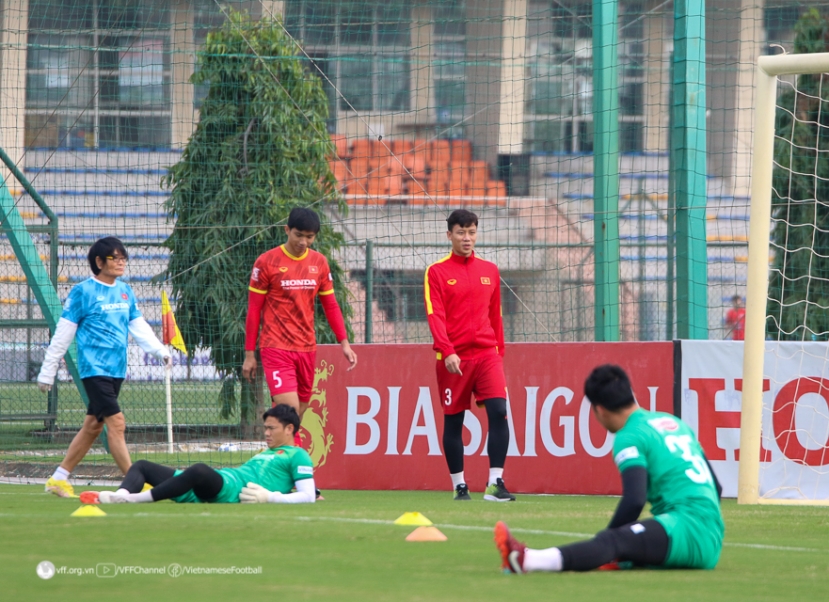 Văn Hậu cùng Quế Ngọc Hải phải tập riêng. Ảnh: VFF Văn Hậu cùng Quế Ngọc Hải phải tập riêng. Ảnh: VFF