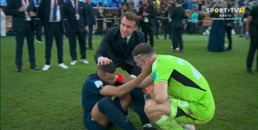 Video: Thủ môn Argentina 'quay xe', chế nhạo Mbappe sau chức vô địch World Cup 2022 - Ảnh 1 Video: Thủ môn Argentina 'quay xe', chế nhạo Mbappe sau chức vô địch World Cup 2022 - Ảnh 1