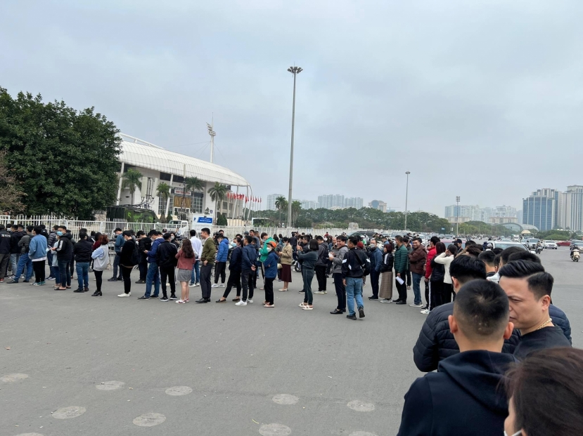 Chung kết AFF Cup 2022: Thị trường 'vé chợ đen' nhộn nhịp, giá vé đắt gấp 3 lần - Ảnh 1 Chung kết AFF Cup 2022: Thị trường 'vé chợ đen' nhộn nhịp, giá vé đắt gấp 3 lần - Ảnh 1