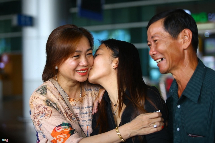 Huỳnh Như bên vòng tay gia đình Huỳnh Như bên vòng tay gia đình