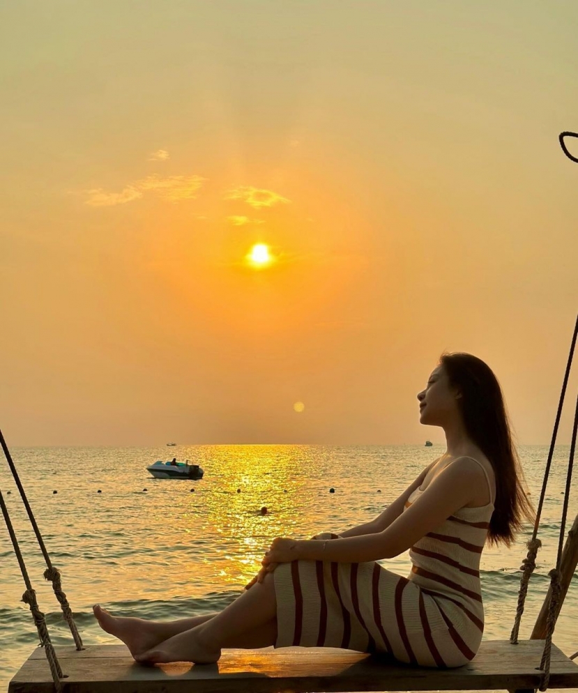 CHÙM ẢNH: Bà xã Phan Văn Đức khoe nhan sắc ngọt ngào khiến CDM ngỡ ngàng - Ảnh 3 CHÙM ẢNH: Bà xã Phan Văn Đức khoe nhan sắc ngọt ngào khiến CDM ngỡ ngàng - Ảnh 3