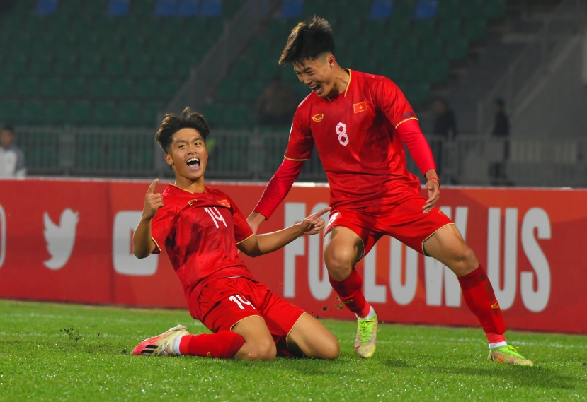 Quốc Việt và Văn Trường ghi bàn giúp U20 Việt Nam đánh bại U20 Qatar. Quốc Việt và Văn Trường ghi bàn giúp U20 Việt Nam đánh bại U20 Qatar.