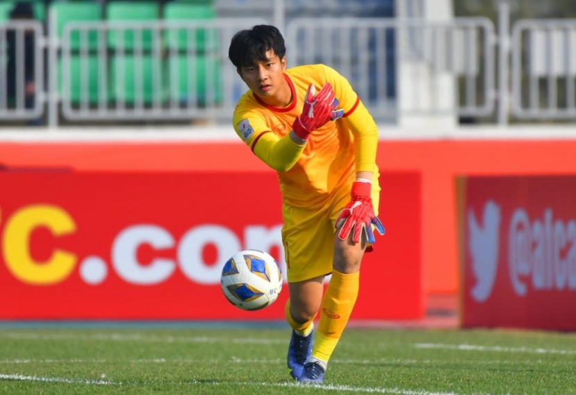 Văn Bình thi đấu chắc chắn trong khung thành U20 Việt Nam. Ảnh: VFF Văn Bình thi đấu chắc chắn trong khung thành U20 Việt Nam. Ảnh: VFF