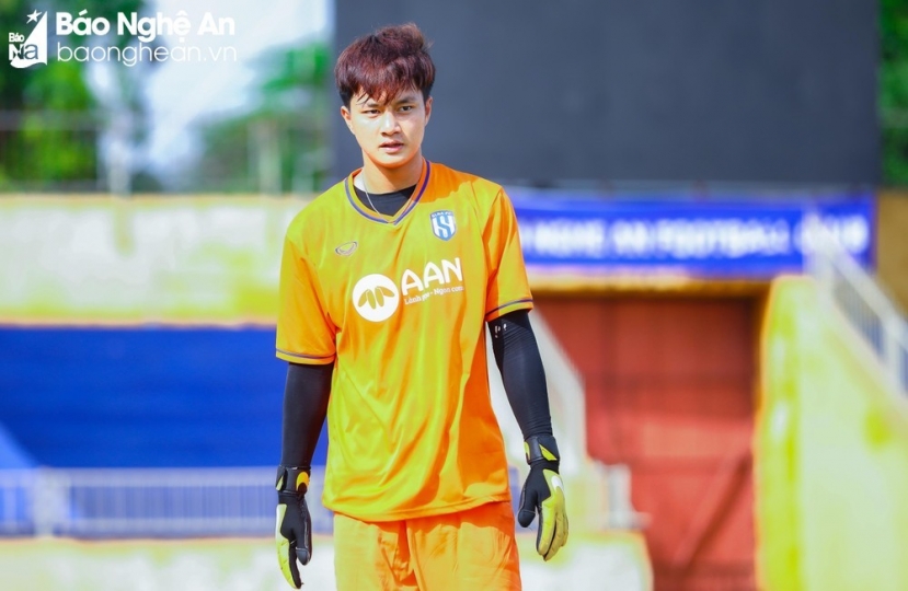 Văn Bình trong màu áo SLNA. Ảnh: Báo Nghệ An Văn Bình trong màu áo SLNA. Ảnh: Báo Nghệ An