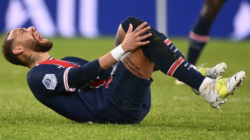 Neymar thường xuyên dính chấn thương nặng. Neymar thường xuyên dính chấn thương nặng.