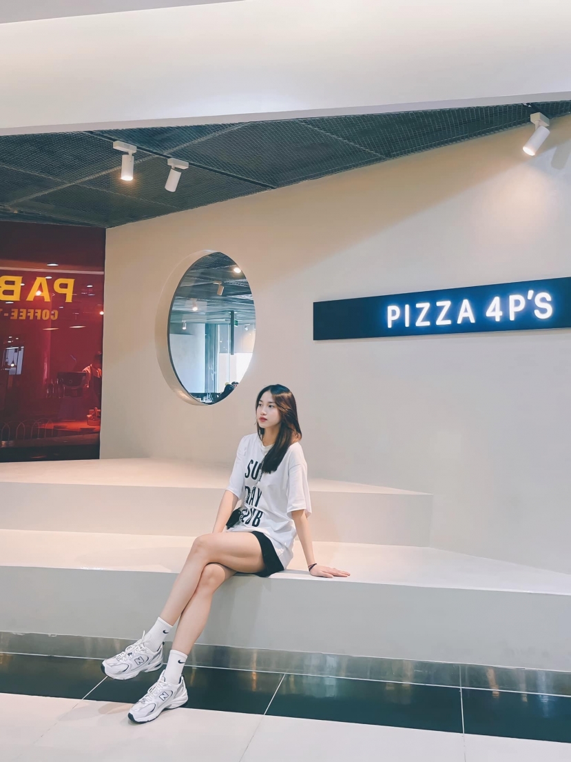 Phong cách ăn mặc nữ tính, trẻ trung của Nguyễn Thị Phương Phong cách ăn mặc nữ tính, trẻ trung của Nguyễn Thị Phương