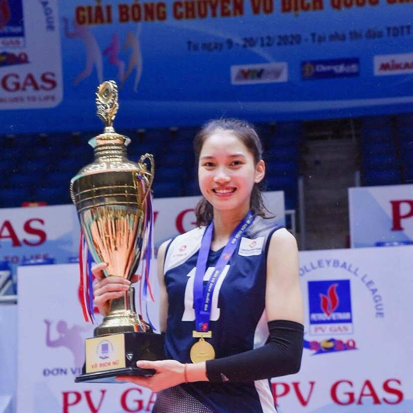 Nguyễn Thị Phương khiến mọi người mê mẩn với vẻ đẹp trên sân bóng Nguyễn Thị Phương khiến mọi người mê mẩn với vẻ đẹp trên sân bóng