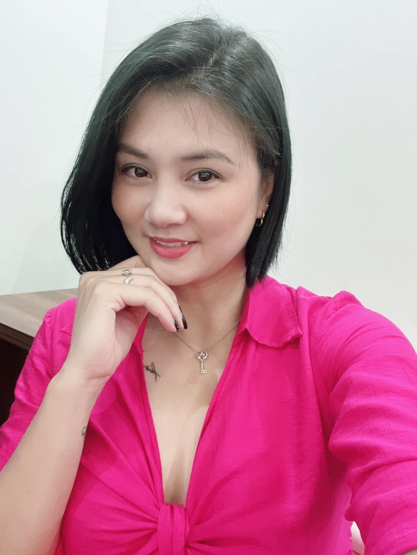 Hoa khôi bóng chuyền Kim Huệ khoe nhan sắc quyến rũ, rạng rỡ ở tuổi 40 - Ảnh 4 Hoa khôi bóng chuyền Kim Huệ khoe nhan sắc quyến rũ, rạng rỡ ở tuổi 40 - Ảnh 4