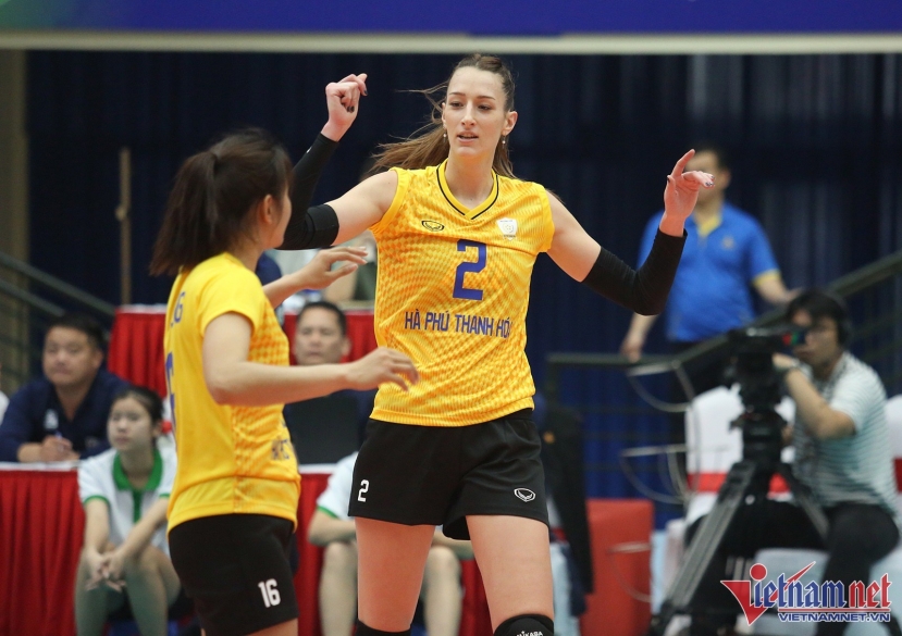 Luara Vukasovic trong màu áo Hà Phú Thanh Hóa Luara Vukasovic trong màu áo Hà Phú Thanh Hóa
