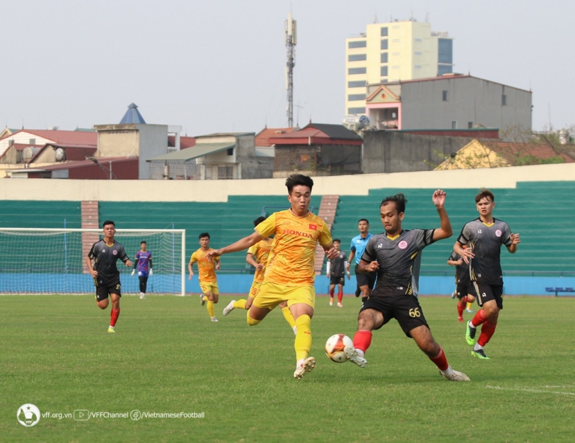 HLV Troussier chấm điểm cầu thủ U23 Việt Nam sau trận thắng sát nút Phú Thọ FC - Ảnh 1 HLV Troussier chấm điểm cầu thủ U23 Việt Nam sau trận thắng sát nút Phú Thọ FC - Ảnh 1