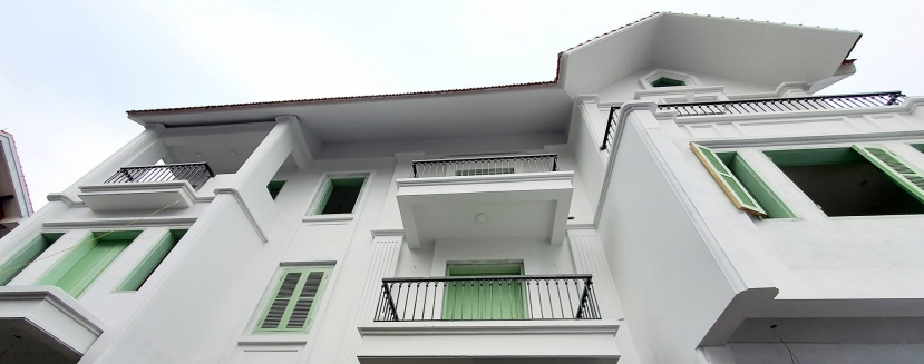 Căn nhà mới của gia đình Việt Khuê gồm 3 tầng rất khang trang, lấy tông màu chủ đạo là xanh - trắng Căn nhà mới của gia đình Việt Khuê gồm 3 tầng rất khang trang, lấy tông màu chủ đạo là xanh - trắng