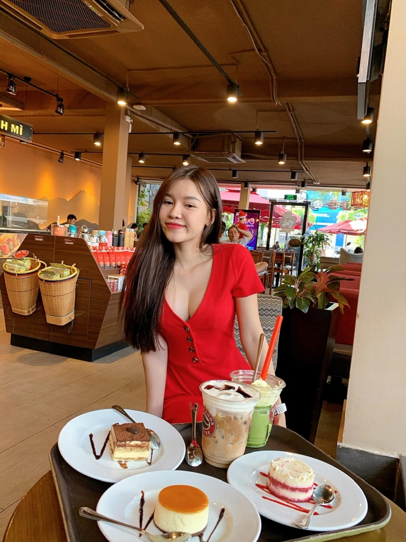 Nàng WAGs Yến Xuân 'gia hạn visa' với bố, ngày về chung nhà với Văn Lâm không còn xa? - Ảnh 4 Nàng WAGs Yến Xuân 'gia hạn visa' với bố, ngày về chung nhà với Văn Lâm không còn xa? - Ảnh 4