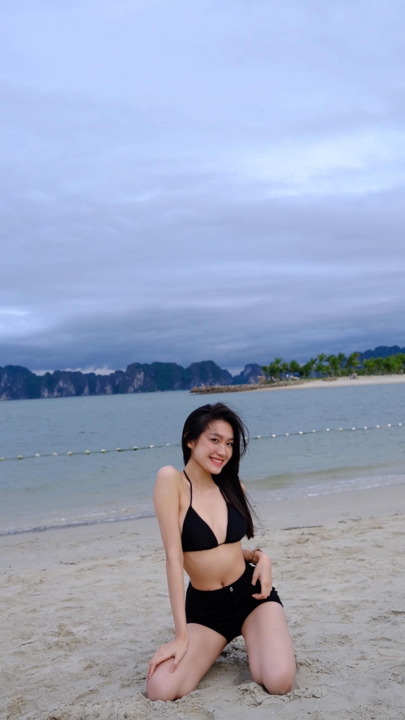 Bạn gái hậu vệ tuyển Việt Nam xinh như thiên thần, khoe dáng gợi cảm khiến dân tình bỏng mắt - Ảnh 2 Bạn gái hậu vệ tuyển Việt Nam xinh như thiên thần, khoe dáng gợi cảm khiến dân tình bỏng mắt - Ảnh 2