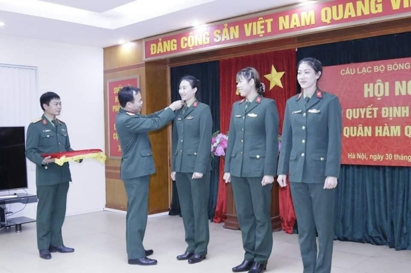Nguyệt Anh cũng vừa được Bộ Quốc Phòng phong quân hàm Quân Nhân Chuyên Nghiệp Nguyệt Anh cũng vừa được Bộ Quốc Phòng phong quân hàm Quân Nhân Chuyên Nghiệp
