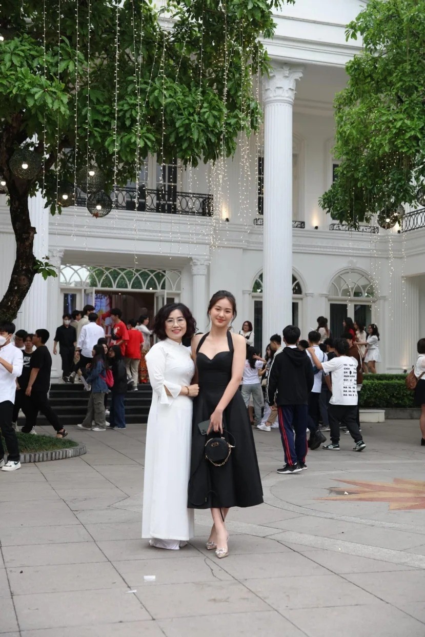 Ái nữ hoa khôi bóng chuyền Kim Huệ trổ mã 'tuổi trăng tròn', giỏi giang, xinh đẹp - Ảnh 4 Ái nữ hoa khôi bóng chuyền Kim Huệ trổ mã 'tuổi trăng tròn', giỏi giang, xinh đẹp - Ảnh 4