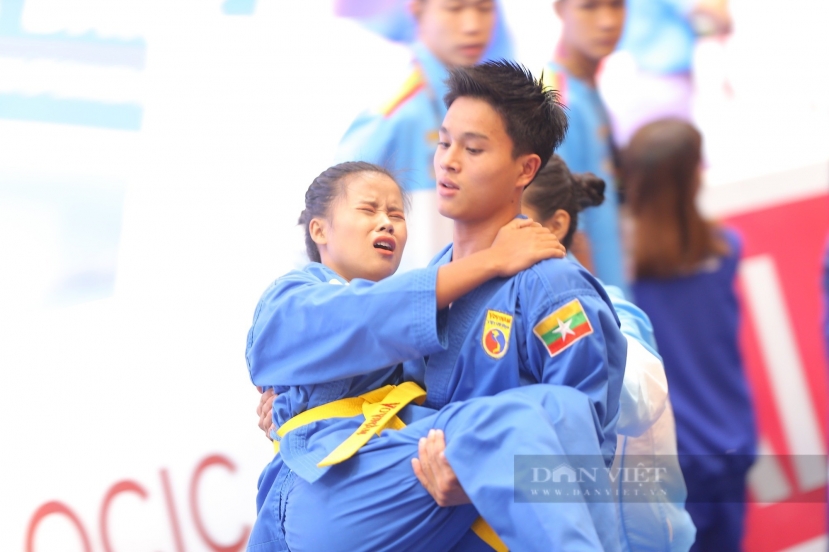 SEA Games 32: Dính chấn thương nặng, nữ võ sĩ Vovinam phải nhập viện cấp cứu - Ảnh 2 SEA Games 32: Dính chấn thương nặng, nữ võ sĩ Vovinam phải nhập viện cấp cứu - Ảnh 2
