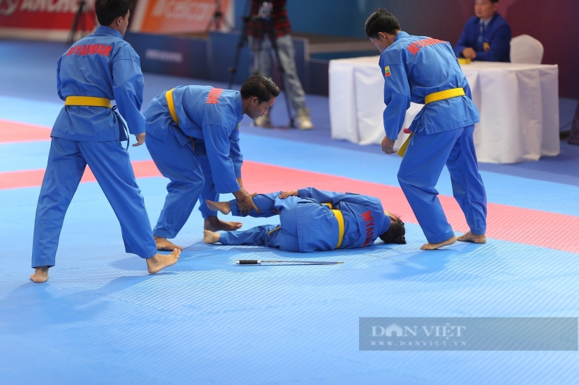 SEA Games 32: Dính chấn thương nặng, nữ võ sĩ Vovinam phải nhập viện cấp cứu - Ảnh 1 SEA Games 32: Dính chấn thương nặng, nữ võ sĩ Vovinam phải nhập viện cấp cứu - Ảnh 1