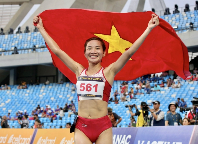 Hình ảnh VĐV Nguyễn Thị Oanh về đích ở đường chạy 10.000m, chiều 12/5 Hình ảnh VĐV Nguyễn Thị Oanh về đích ở đường chạy 10.000m, chiều 12/5