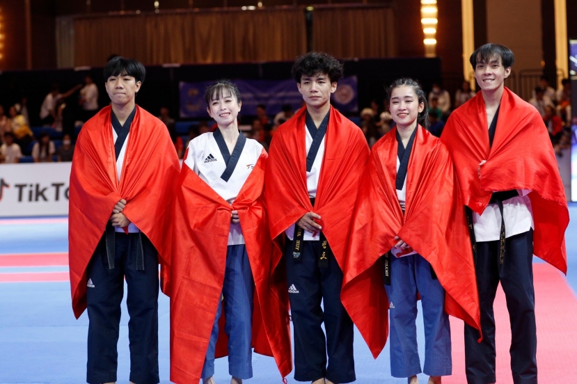 Hai VĐV Taekwondo Nguyễn Ngọc Minh Hy và Hứa Văn Huy bị gạt khỏi danh sách khen thưởng vì 'câu chữ' Hai VĐV Taekwondo Nguyễn Ngọc Minh Hy và Hứa Văn Huy bị gạt khỏi danh sách khen thưởng vì 'câu chữ'