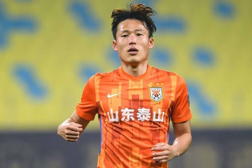 Son Jun-hon trong màu áo CLB Sơn Đông Đài Sơn Son Jun-hon trong màu áo CLB Sơn Đông Đài Sơn