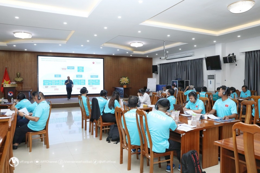 UEFA hỗ trợ Việt Nam nâng tầm V-League theo mô hình chuyên nghiệp - Ảnh 1 UEFA hỗ trợ Việt Nam nâng tầm V-League theo mô hình chuyên nghiệp - Ảnh 1