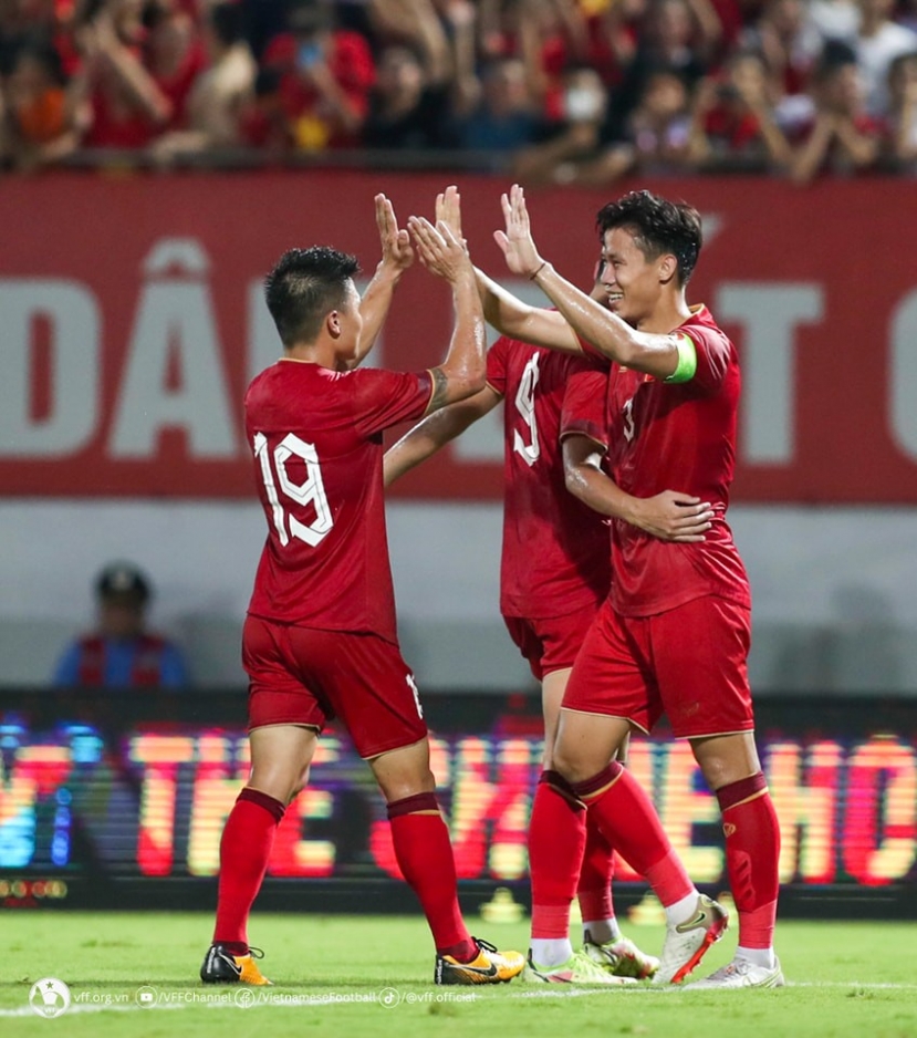 ĐT Việt Nam tổn thất lực lượng sau trận thắng Hong Kong, lý do HLV Troussier bỏ họp báo? - Ảnh 1 ĐT Việt Nam tổn thất lực lượng sau trận thắng Hong Kong, lý do HLV Troussier bỏ họp báo? - Ảnh 1