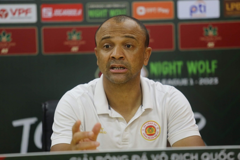 HLV Flavio Da Silva tự tin hướng đến chức vô địch V-League 2023 HLV Flavio Da Silva tự tin hướng đến chức vô địch V-League 2023