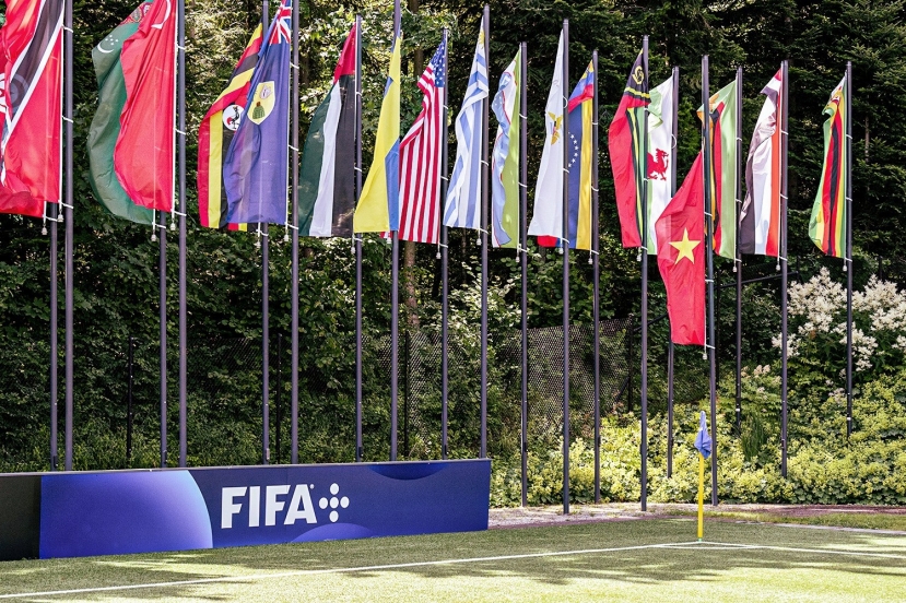 Quốc kỳ Việt Nam tại trụ sở FIFA tại Zurich (Thụy Sĩ) đã được treo cờ rủ Quốc kỳ Việt Nam tại trụ sở FIFA tại Zurich (Thụy Sĩ) đã được treo cờ rủ