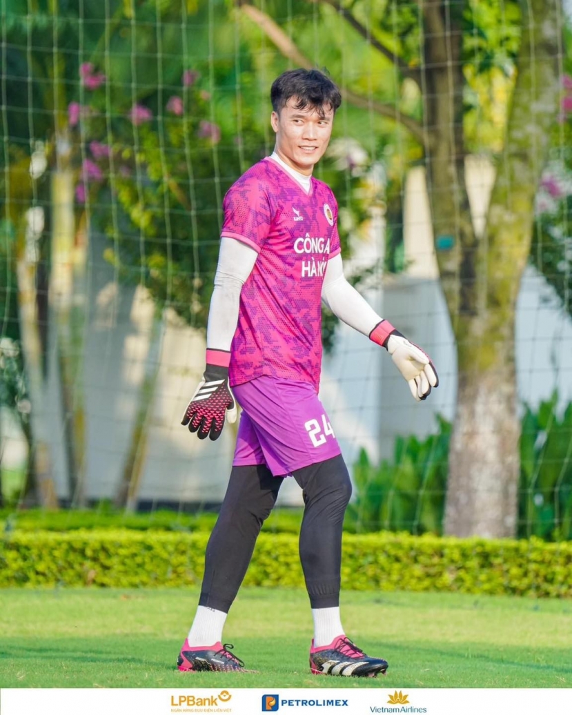Thủ thành Bùi Tiến Dũng được cho là đang cân nhắc chuyển đến CLB TP.HCM Thủ thành Bùi Tiến Dũng được cho là đang cân nhắc chuyển đến CLB TP.HCM