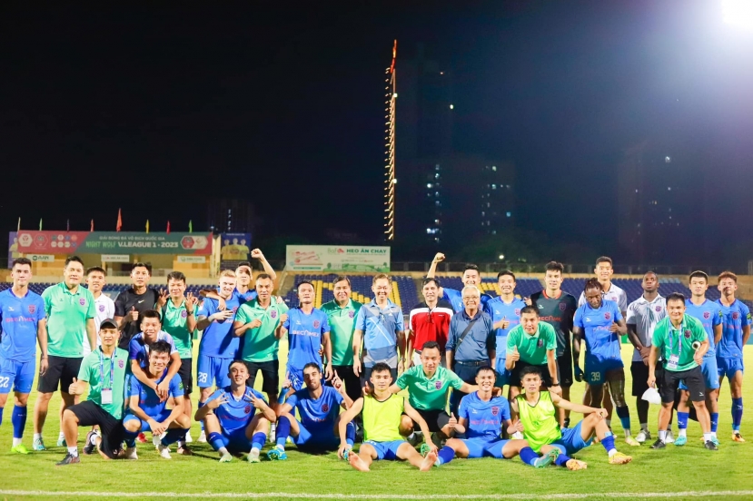 V-League 2023: Căng thẳng đua vô địch, kịch tính cuộc chiến trụ hạng - Ảnh 1 V-League 2023: Căng thẳng đua vô địch, kịch tính cuộc chiến trụ hạng - Ảnh 1