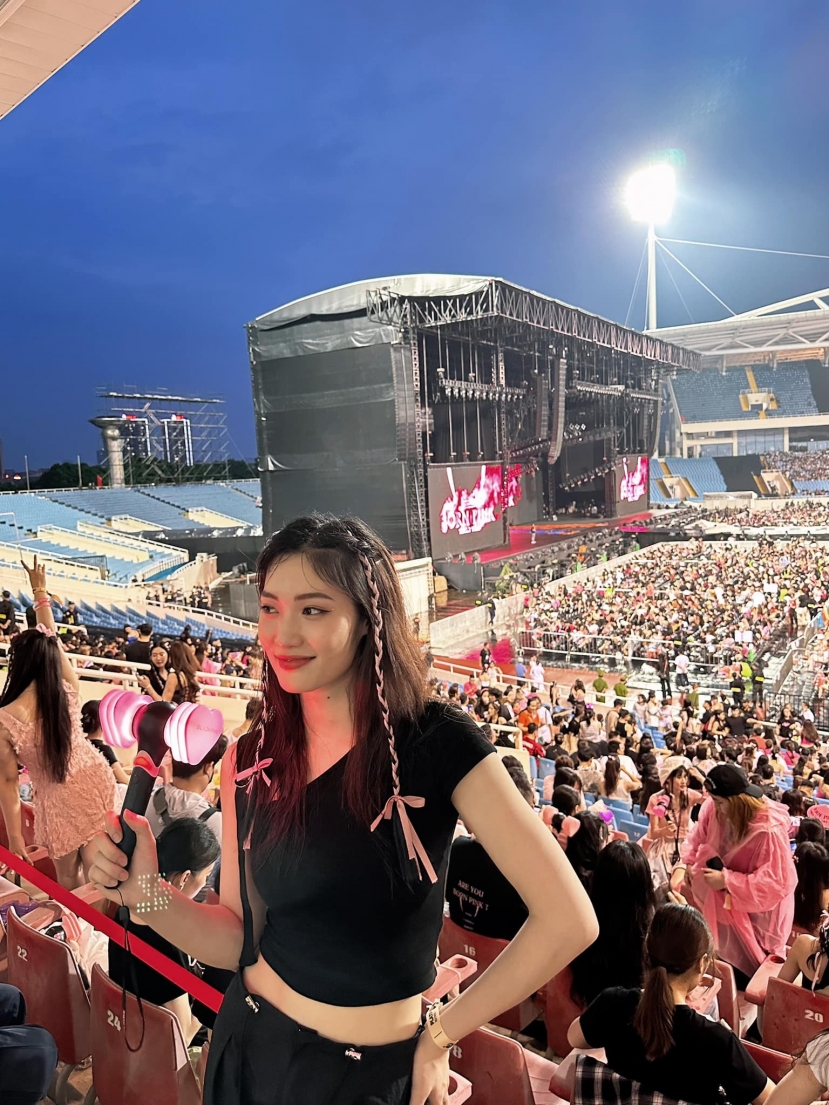 Trần Việt Hương thu hút nhiều sự chú ý tại đêm concert của Blackpink Trần Việt Hương thu hút nhiều sự chú ý tại đêm concert của Blackpink