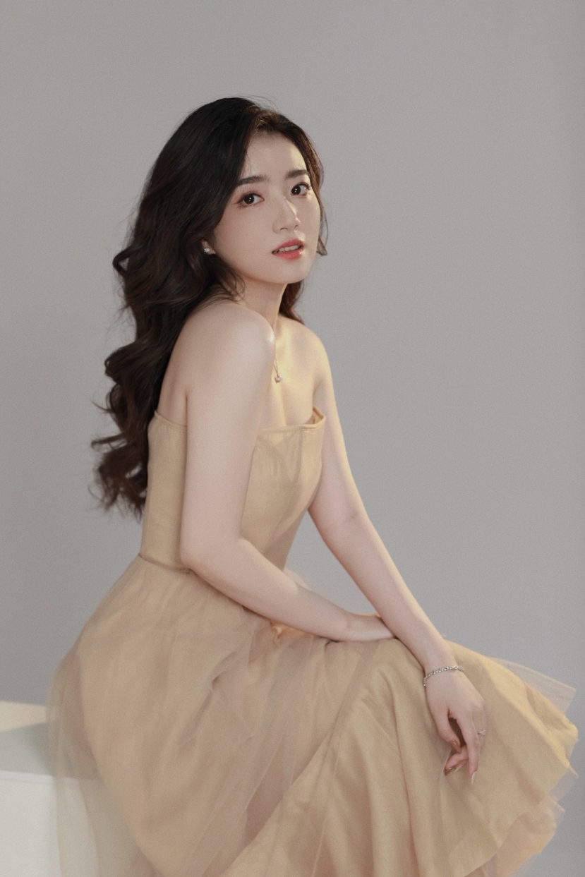 Thu Trang sở hữu nhan sắc xinh đẹp, nước da trắng bóc và vóc dáng thon gọn. Thu Trang sở hữu nhan sắc xinh đẹp, nước da trắng bóc và vóc dáng thon gọn.