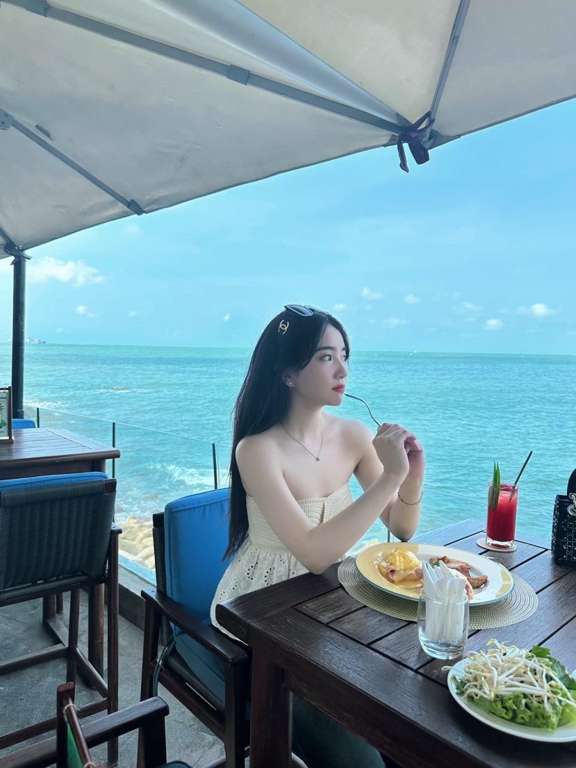 Chiêm ngưỡng nhan sắc tinh khôi của bạn gái cựu tiền đạo U23 Việt Nam - Ảnh 5 Chiêm ngưỡng nhan sắc tinh khôi của bạn gái cựu tiền đạo U23 Việt Nam - Ảnh 5