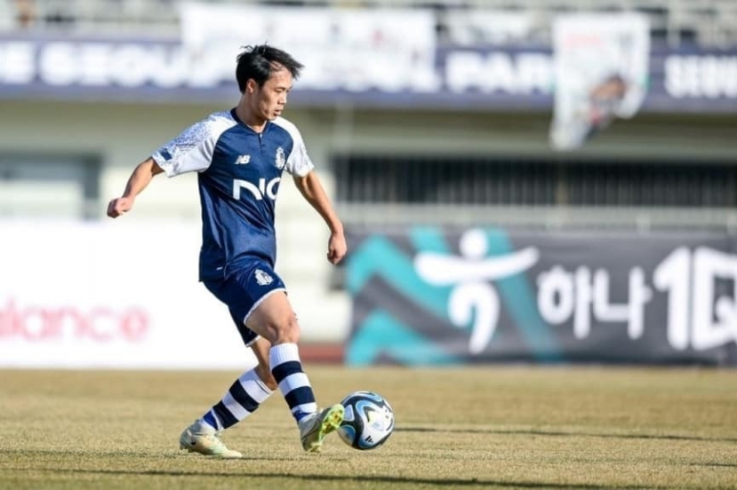 Văn Toàn thường xuyên được đá chính trong màu áo Seoul E-land Văn Toàn thường xuyên được đá chính trong màu áo Seoul E-land