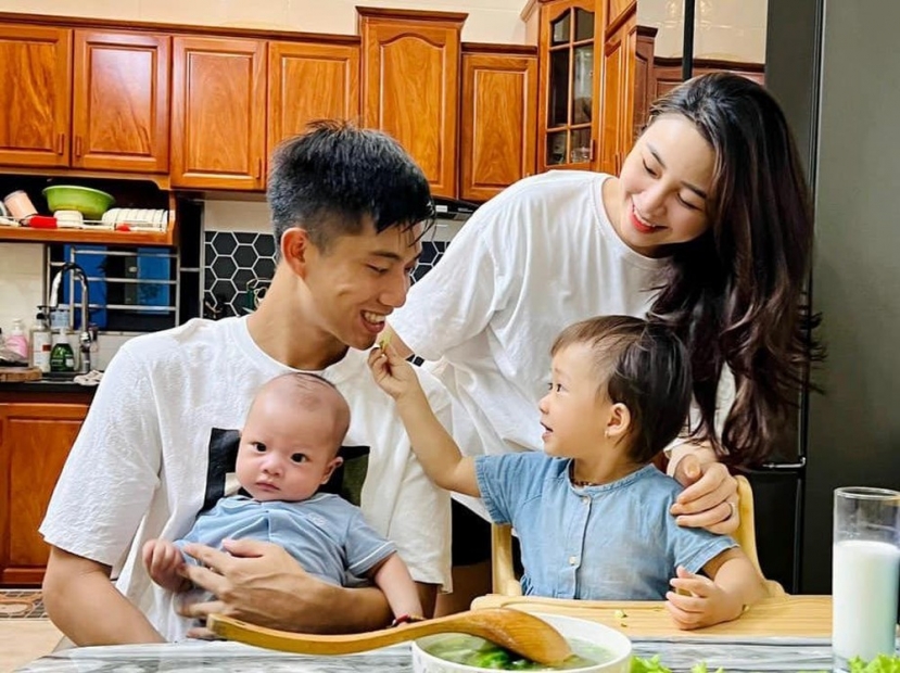 Nhật Linh luôn hết lòng vun vén cho tổ ấm nhỏ Nhật Linh luôn hết lòng vun vén cho tổ ấm nhỏ