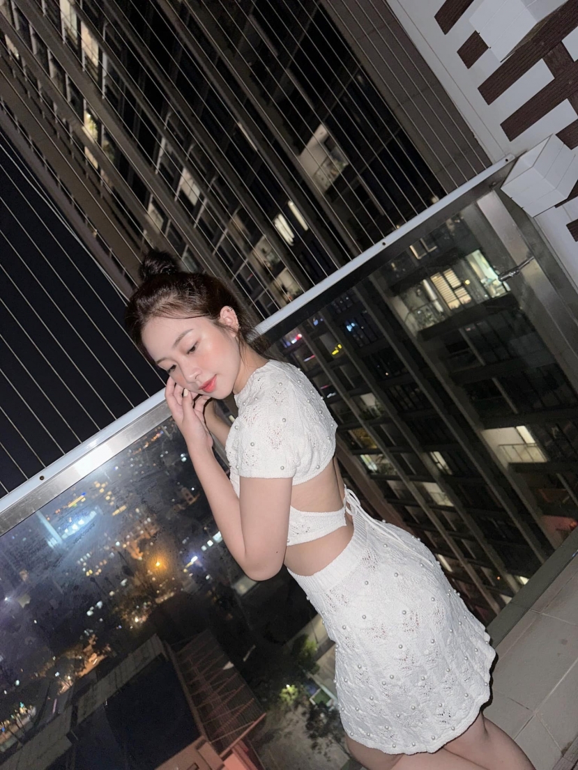 Vóc dáng của Nhật Linh vẫn gọn gàng cùng 3 vòng cực chuẩn khiến cô được xếp vào diện WAGs đẹp nhất làng bóng đá Việt Vóc dáng của Nhật Linh vẫn gọn gàng cùng 3 vòng cực chuẩn khiến cô được xếp vào diện WAGs đẹp nhất làng bóng đá Việt