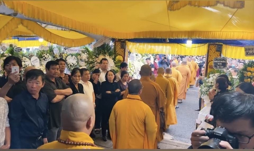 Xúc động hình ảnh hậu vệ ĐT Việt Nam bật khóc nức nở tiễn biệt thầy - Ảnh 7 Xúc động hình ảnh hậu vệ ĐT Việt Nam bật khóc nức nở tiễn biệt thầy - Ảnh 7