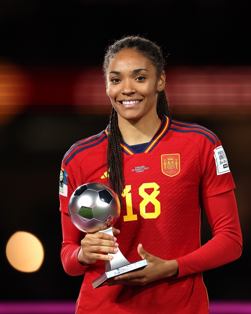 Paralluelo của tuyển nữ Tây Ban Nha giành giải thưởng Cầu thủ trẻ xuất sắc nhất của FIFA Paralluelo của tuyển nữ Tây Ban Nha giành giải thưởng Cầu thủ trẻ xuất sắc nhất của FIFA