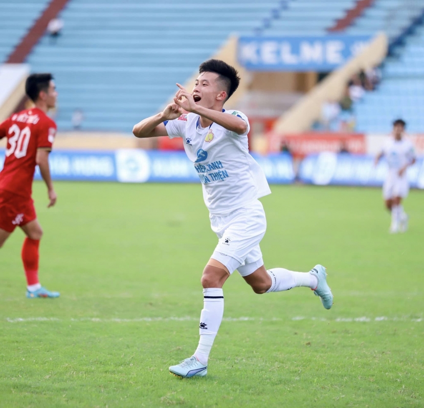 Cựu đội trưởng Nam Định tìm được bến đỗ mới, Ngọc Sơn dính chấn thương nặng - Ảnh 1 Cựu đội trưởng Nam Định tìm được bến đỗ mới, Ngọc Sơn dính chấn thương nặng - Ảnh 1