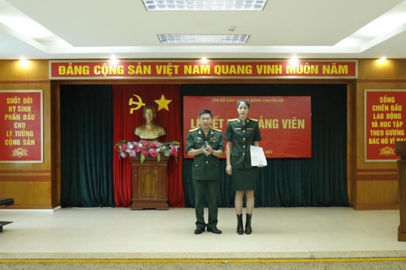 Hoa khôi bóng chuyền Hoàng Thị Kiều Trinh vào Đảng cộng sản Việt Nam Hoa khôi bóng chuyền Hoàng Thị Kiều Trinh vào Đảng cộng sản Việt Nam