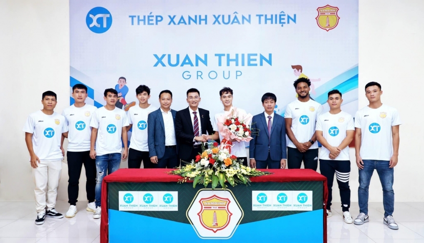 CLB Nam Định ra mắt 8 tân binh chuẩn bị cho V-League 2023-2024 CLB Nam Định ra mắt 8 tân binh chuẩn bị cho V-League 2023-2024