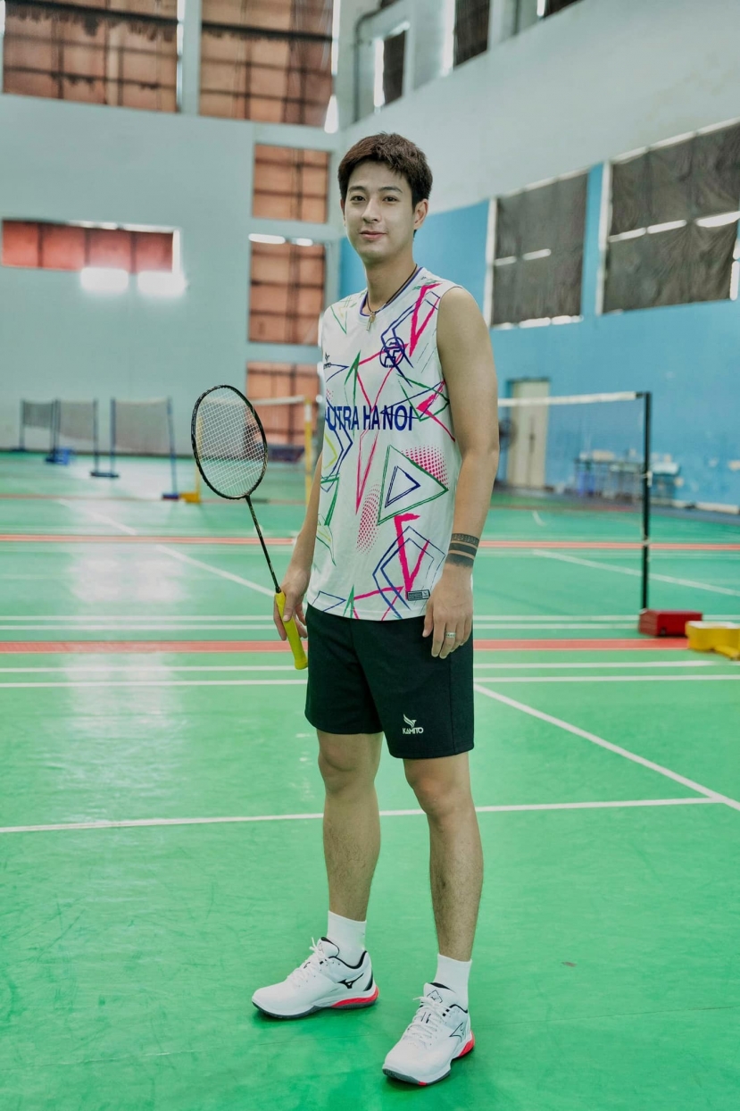 Tay vợt Phạm Hồng Nam sinh năm 1996, sở hữu ngoại hình điển trai như hoàng tử. Anh từng xuất sắc giành được nhiều giải thưởng trong và ngoài nước như: Huy chương vàng đôi nam giải các cây vợt xuất sắc toàn quốc 2015, huy chương vàng đồng đội nam nữ toàn quốc 2015, huy chương bạc đôi nam giải Bồ Đào Nha mở rộng 2016… Tay vợt Phạm Hồng Nam sinh năm 1996, sở hữu ngoại hình điển trai như hoàng tử. Anh từng xuất sắc giành được nhiều giải thưởng trong và ngoài nước như: Huy chương vàng đôi nam giải các cây vợt xuất sắc toàn quốc 2015, huy chương vàng đồng đội nam nữ toàn quốc 2015, huy chương bạc đôi nam giải Bồ Đào Nha mở rộng 2016…